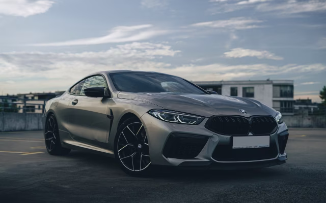 BMW M8 Competition — оренда в Празі, Masons
