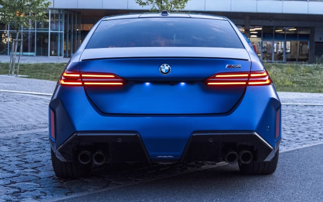BMW M5 — оренда в Празі, Masons