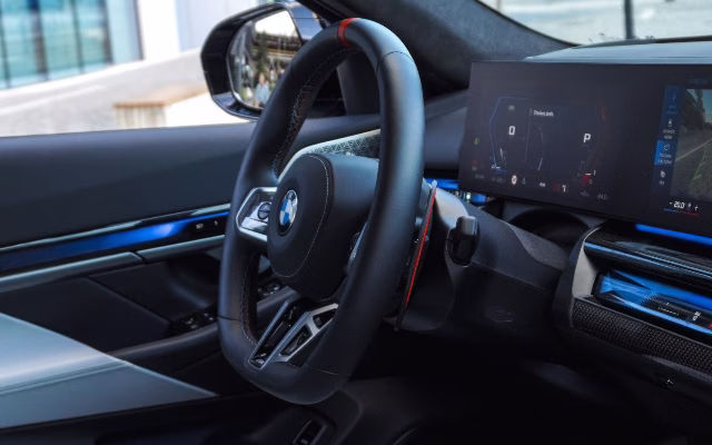 BMW M5 — оренда в Празі, Masons