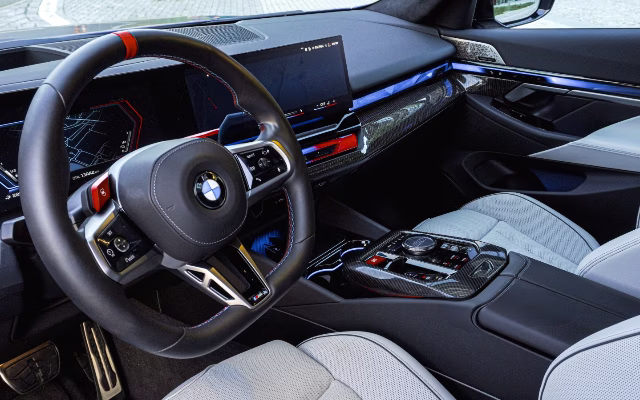 BMW M5 — оренда в Празі, Masons