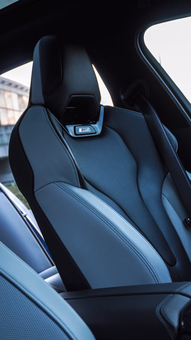 BMW M5 — оренда в Празі, Masons