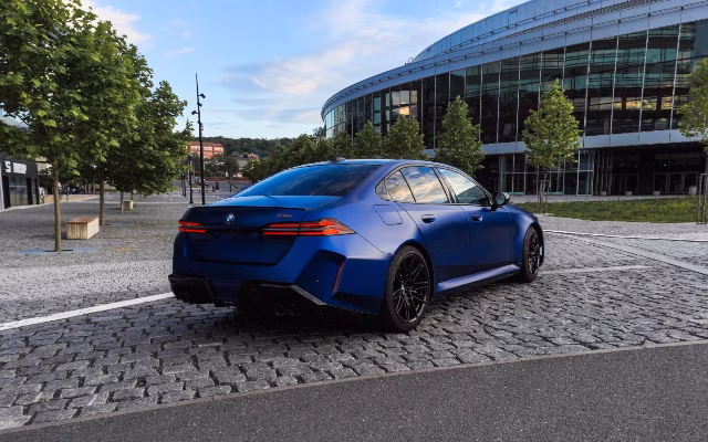 BMW M5 — оренда в Празі, Masons