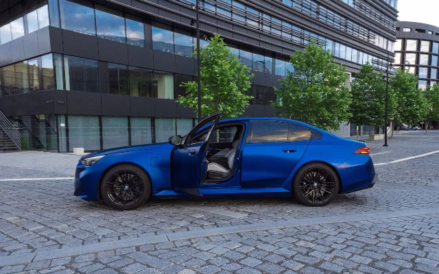 BMW M5 — оренда в Празі, Masons