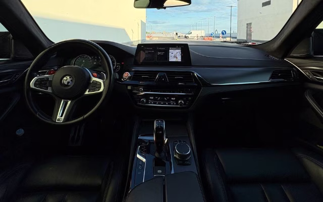 BMW M5 Competition Manhart rental in Prague — Masons