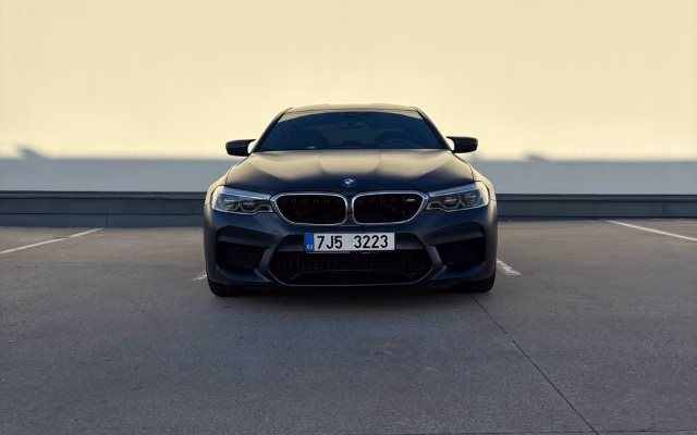 BMW M5 Competition Manhart rental in Prague — Masons