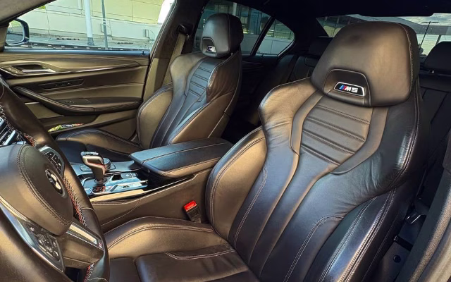 BMW M5 Competition Manhart rental in Prague — Masons