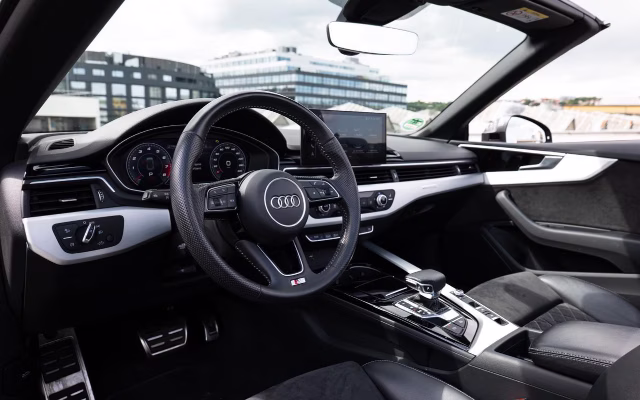 Audi A5 Cabrio — оренда в Празі, Masons
