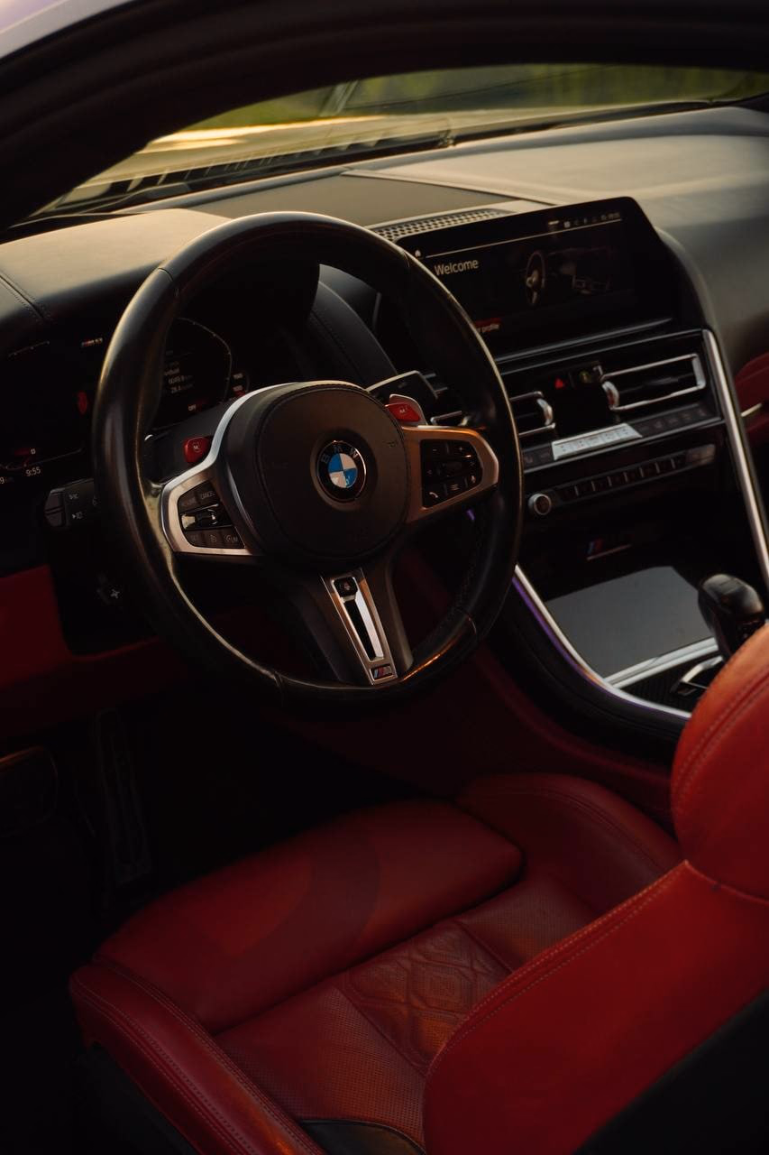 BMW M8 Competition Coupé — fotografie 3