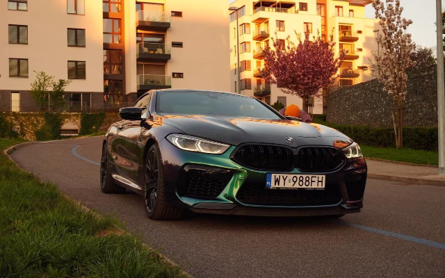 BMW M8 Competition Coupé — оренда в Празі, Masons