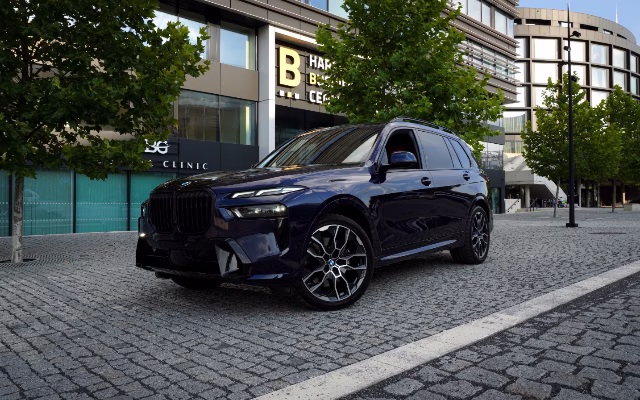 BMW X7 xDrive40d (G07) rental in Prague — Masons