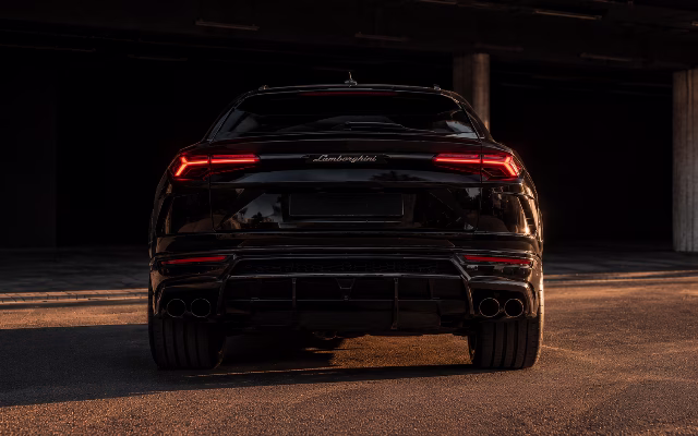lamborghini Urus — wynajem w Pradze, Masons