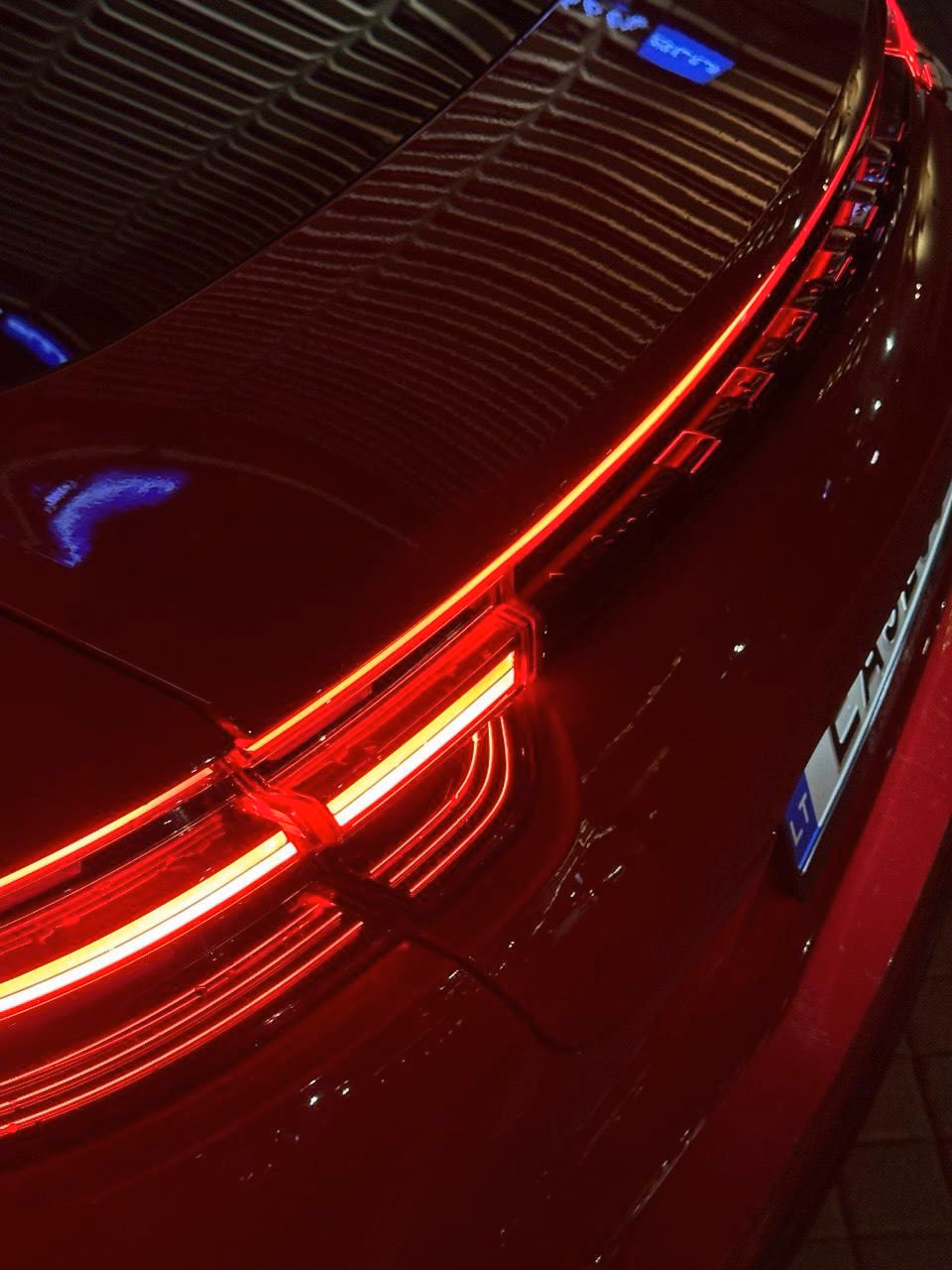 Porsche Panamera 4 E-Hybrid — fotografie 4