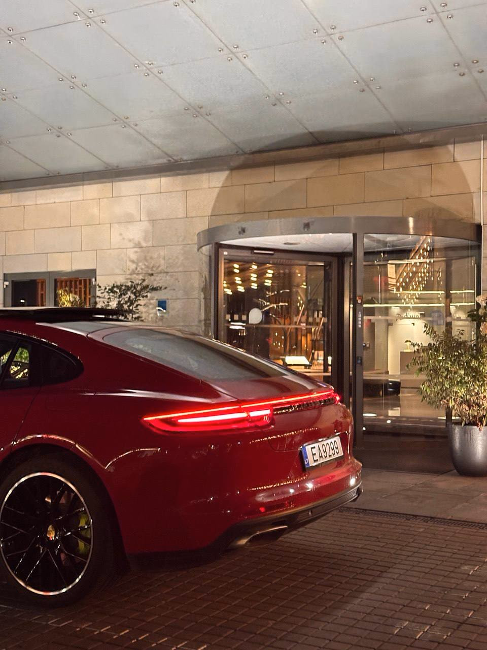 Porsche Panamera 4 E-Hybrid — fotografie 5