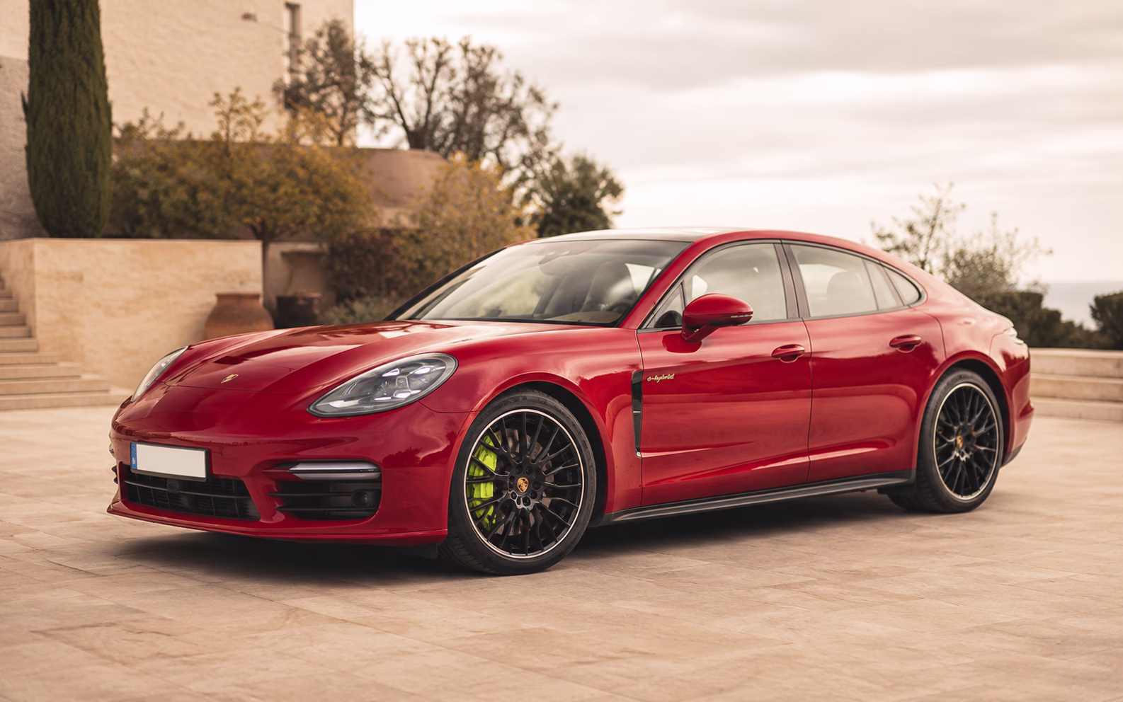 Porsche Panamera 4 E-Hybrid — pronájem v Praze