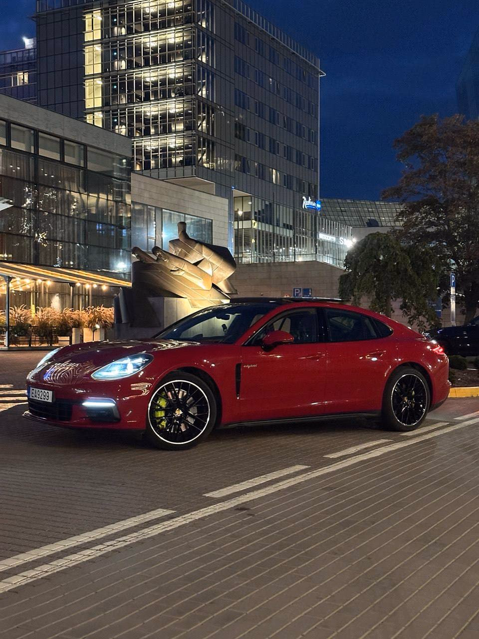 Porsche Panamera 4 E-Hybrid — fotografie 2