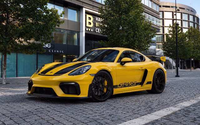 Porsche 718 Cayman GT4 — оренда в Празі, Masons