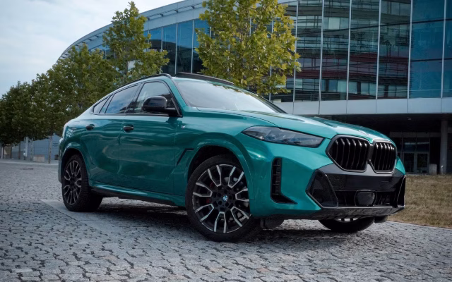 BMW X6 30d xDrive G06 — оренда в Празі, Masons