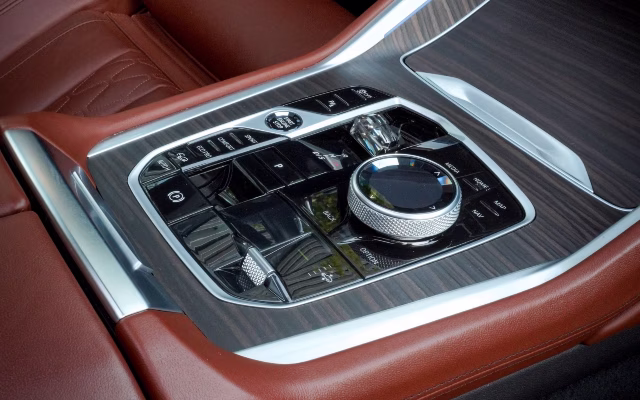BMW X6 30d xDrive G06 — оренда в Празі, Masons