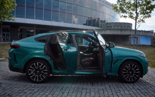 BMW X6 30d xDrive G06 — оренда в Празі, Masons
