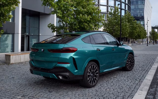 BMW X6 30d xDrive G06 — оренда в Празі, Masons